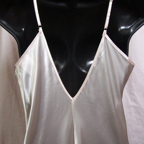 Alexandra Nicole Sexy Lacy Peach Satin Long Nightgown NWOT Size Small - Picture 4 of 5